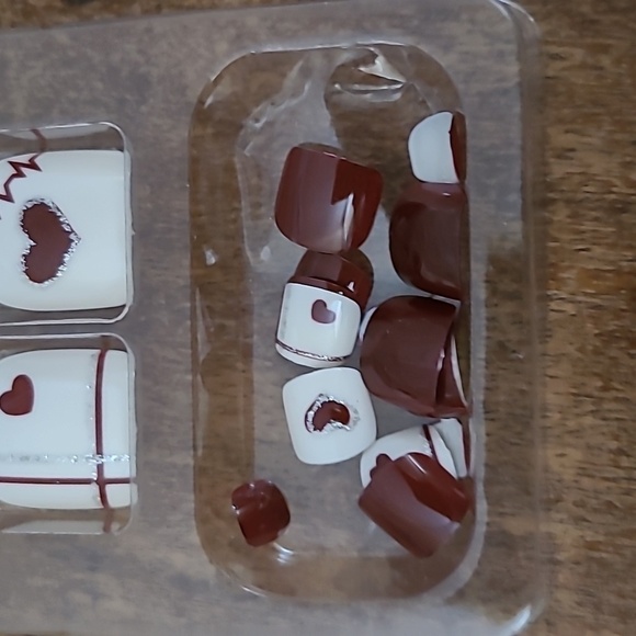 2/$16 Red Hearts To Press On Toenails - Picture 15 of 17